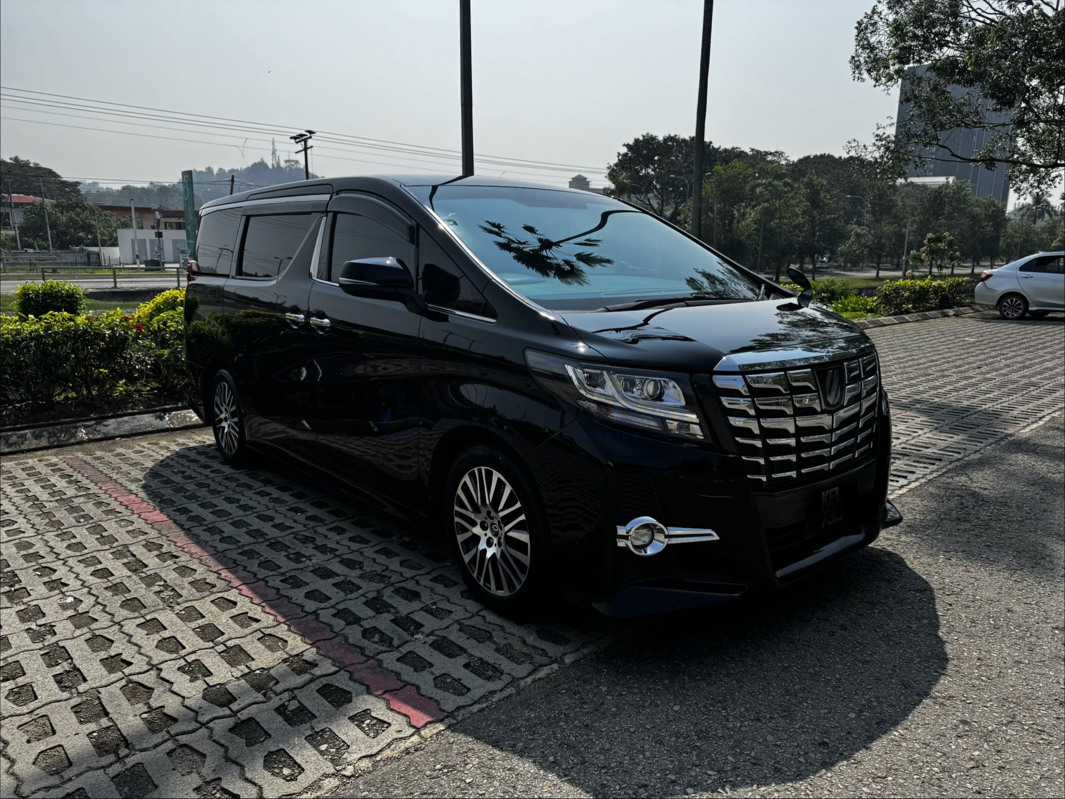 2015 Toyota Alphard 2.5 SC 4
