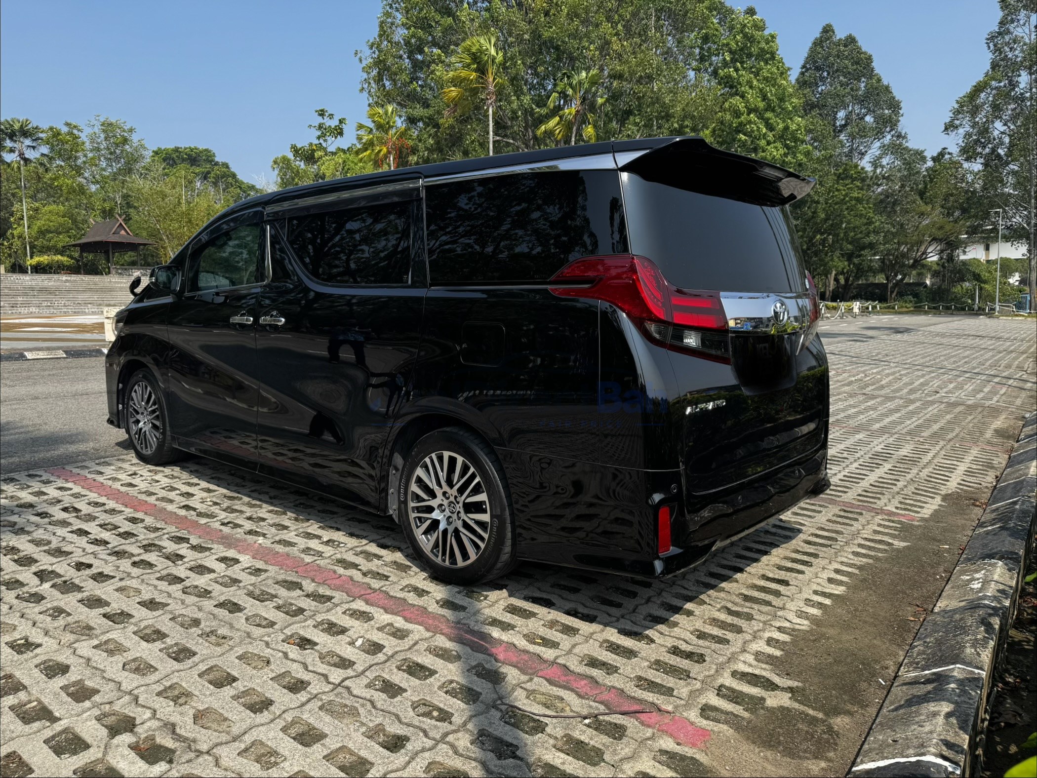 2015 Toyota Alphard 2.5 SC 2